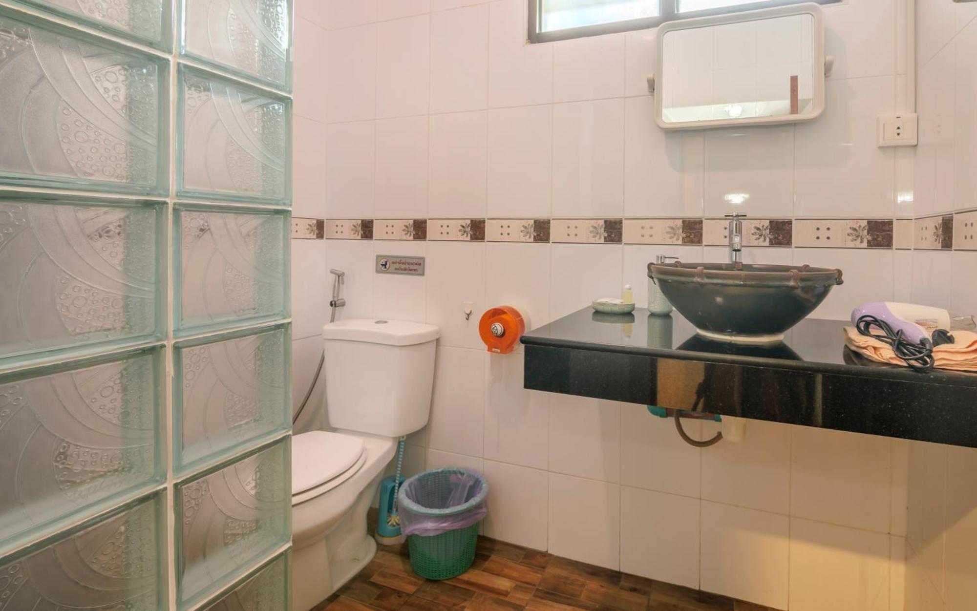 M Near Walking Street Electricity Included * Pattaya
