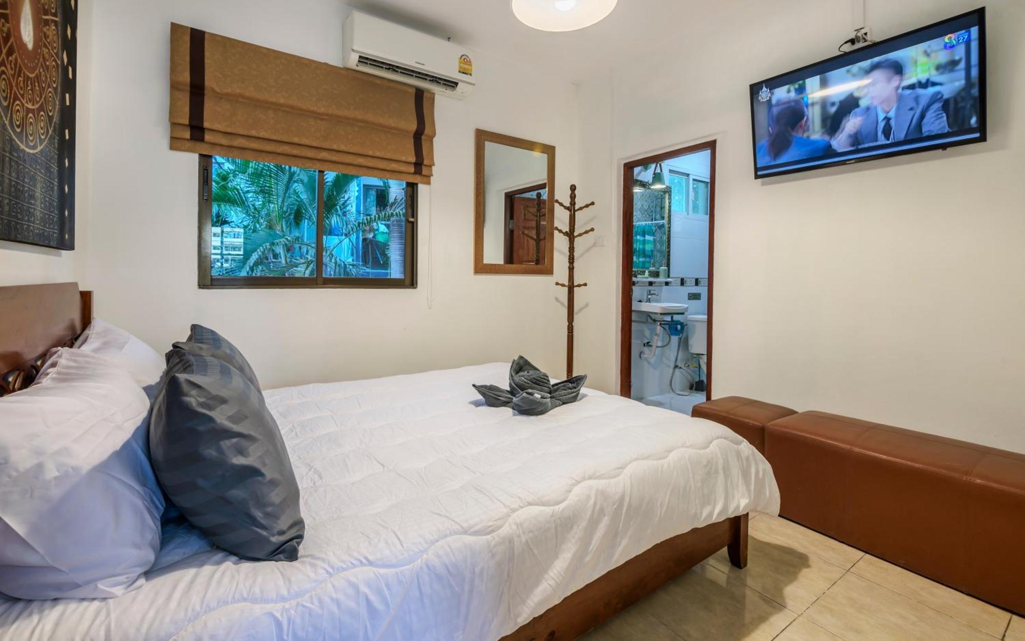 M Near Walking Street Electricity Included Villa Pattaya