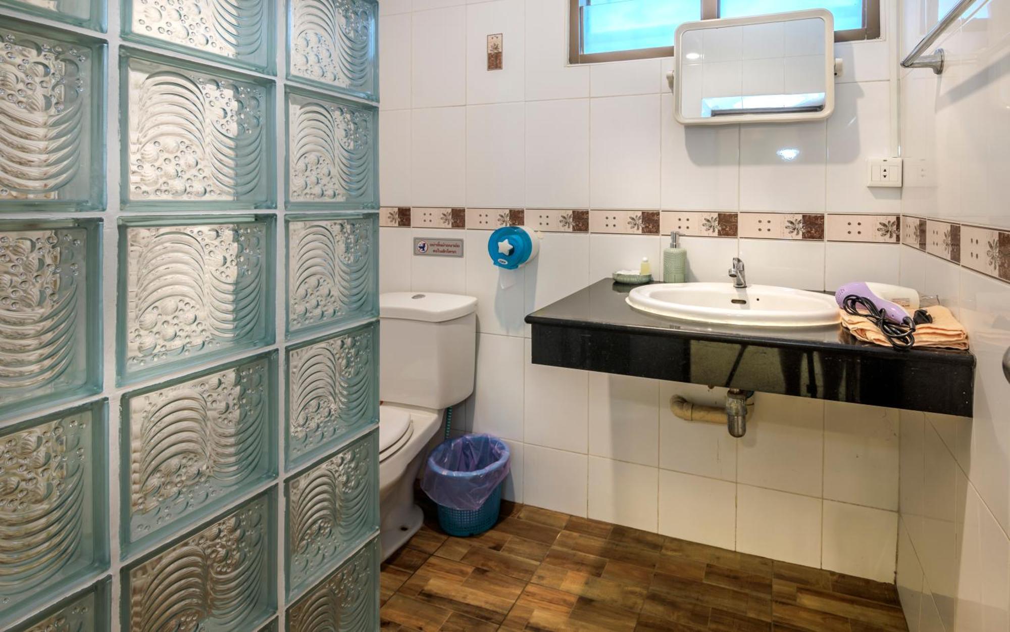 M Near Walking Street Electricity Included Villa Pattaya