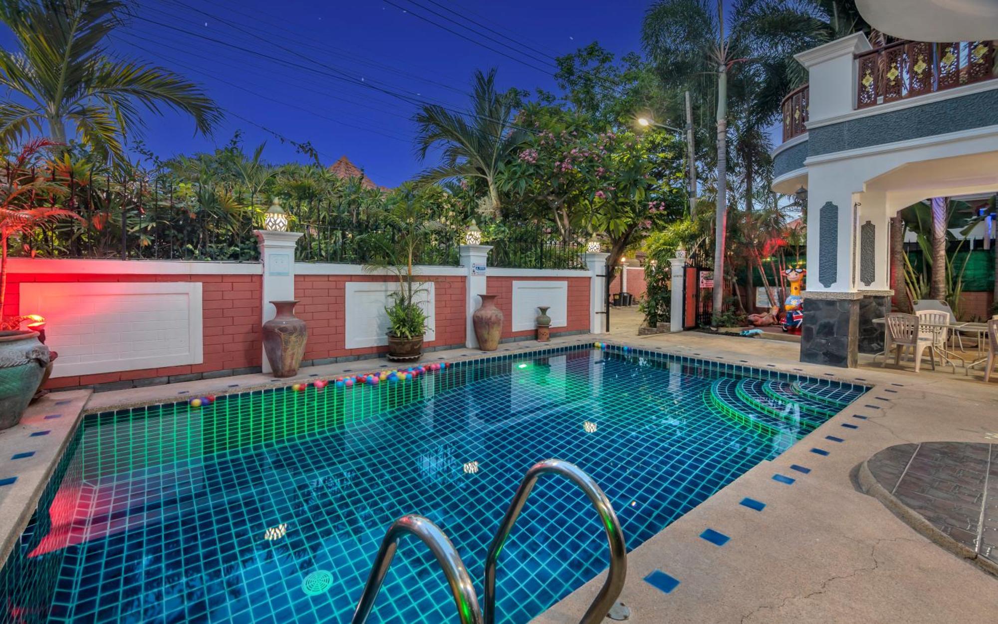 M Near Walking Street Electricity Included Pattaya