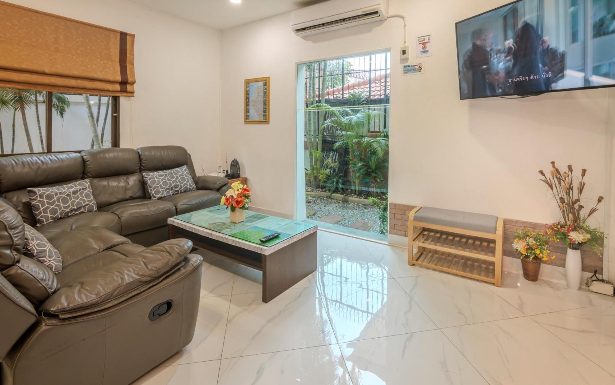 M Near Walking Street Electricity Included Pattaya